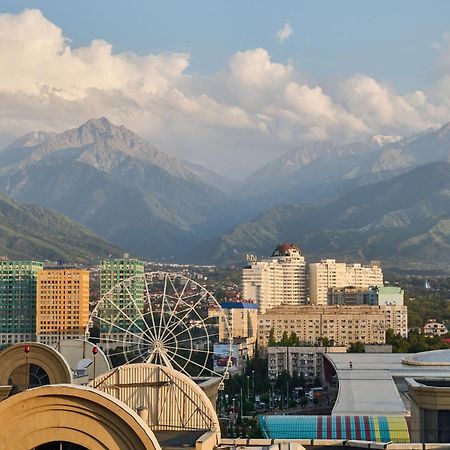 Five Business-Class Rooms In R-House Near Mega Center Almaty Exterior photo