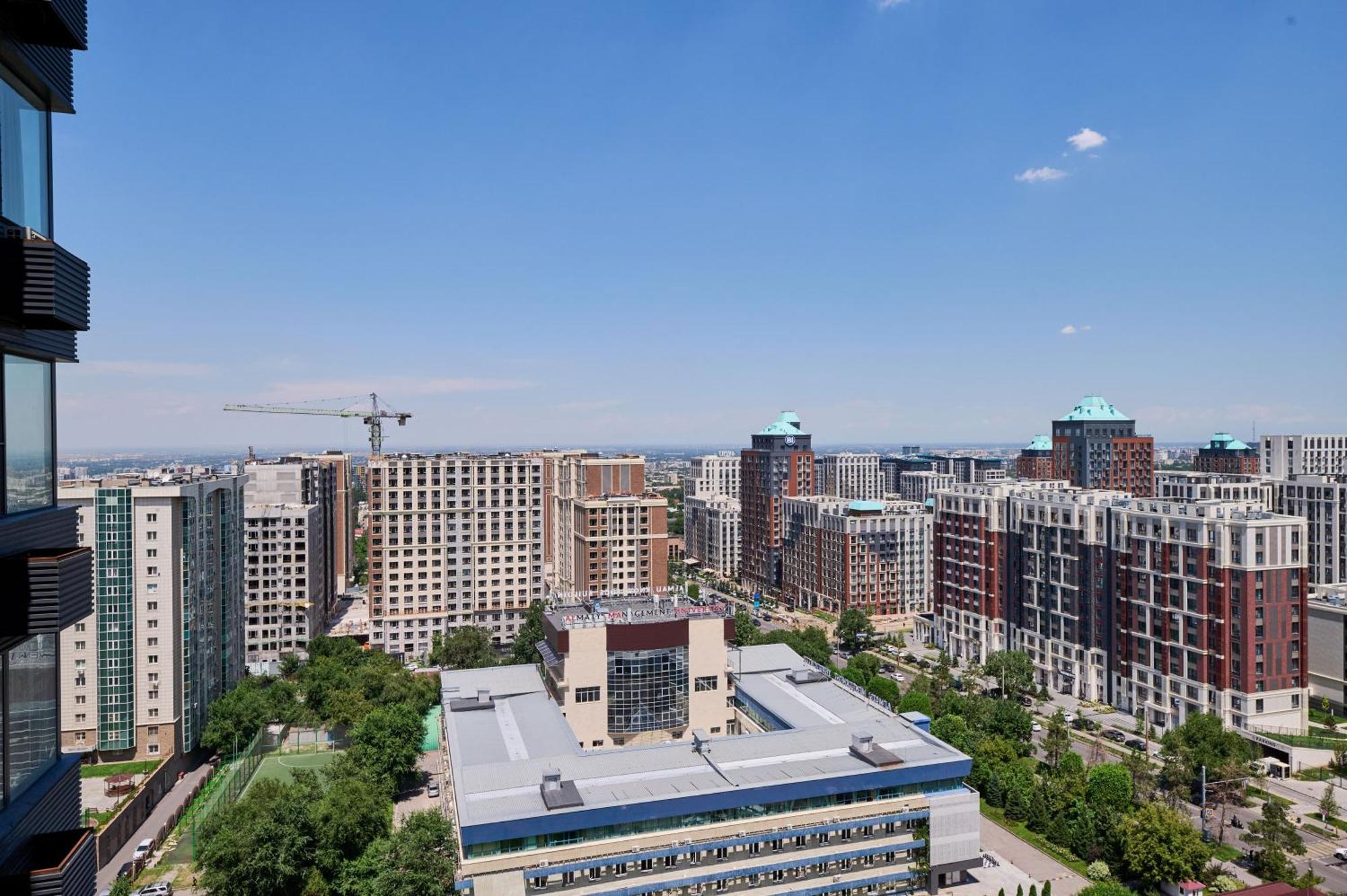 Five Business-Class Rooms In R-House Near Mega Center Almaty Exterior photo