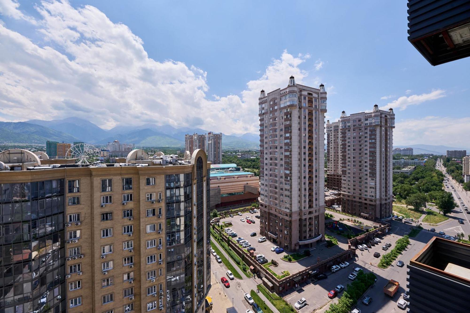 Five Business-Class Rooms In R-House Near Mega Center Almaty Exterior photo