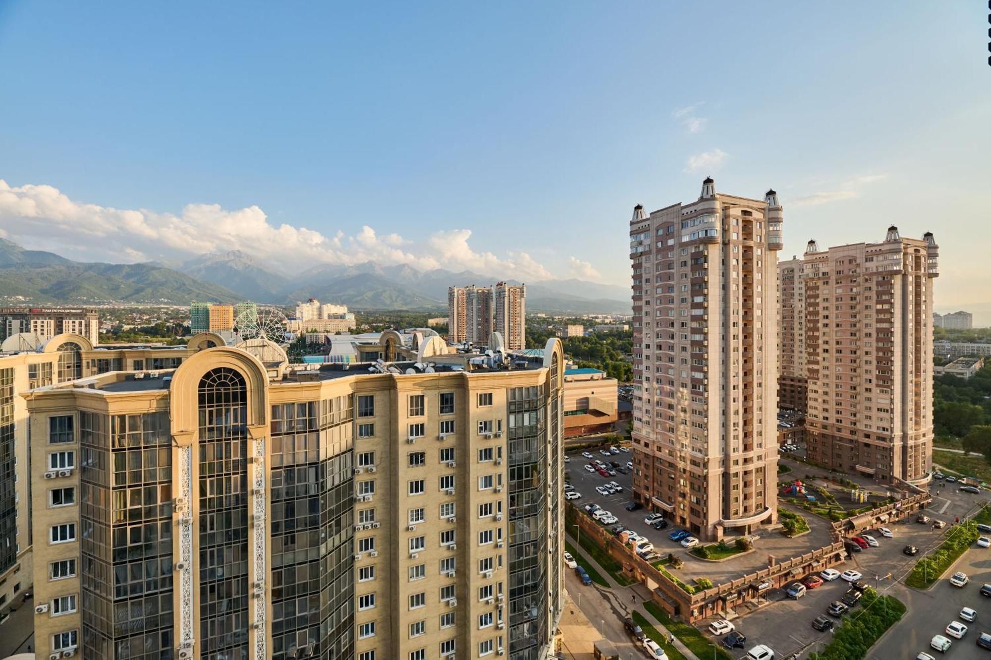 Five Business-Class Rooms In R-House Near Mega Center Almaty Exterior photo